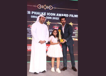Daughter of Indore city Jiana Shah gets Dadasaheb Phalke Icon Award in Dubai